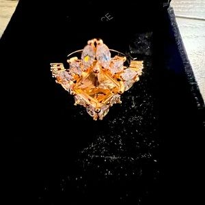 Rosy quarts and white topaz on rose gold